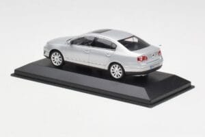 Volkswagen Passat B6 Argento Minichamps 1:43 PASSAT003 Pressofusione — immagine 3 di 4