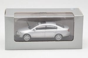 Volkswagen Passat B6 Argento Minichamps 1:43 PASSAT003 Pressofusione — immagine 4 di 4
