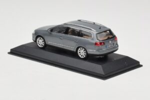 Volkswagen Passat B6 Variant Grey Metallic Minichamps 1:43 PASSAT005 Pressofusione — immagine 3 di 4
