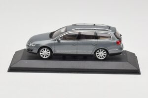 Volkswagen Passat B6 Variant Grey Metallic Minichamps 1:43 PASSAT005 Pressofusione