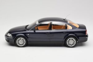 Volkswagen Passat W8 B5.5 Indigo Blue DNA 1:18 DNA000029 Pressofusione — immagine 3 di 6