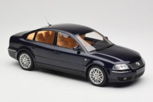 Volkswagen Passat W8 B5.5 Indigo Blue DNA 1:18 DNA000029 Pressofusione — immagine 4 di 6