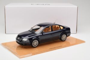 Volkswagen Passat W8 B5.5 Indigo Blue DNA 1:18 DNA000029 Pressofusione — immagine 6 di 6
