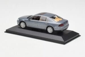 Volkswagen Phaeton 3D Grigio Minichamps 1:43 3D0099300GPR7Q Pressofusione — immagine 3 di 4
