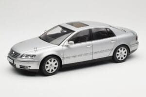 Volkswagen Phaeton D1 Silver Metallic AUTOart 1:18 79742 Pressofusione