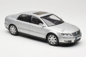 Volkswagen Phaeton D1 Silver Metallic AUTOart 1:18 79742 Pressofusione — immagine 6 di 8