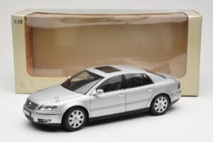 Volkswagen Phaeton D1 Silver Metallic AUTOart 1:18 79742 Pressofusione — immagine 8 di 8