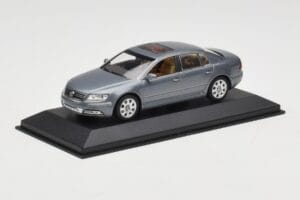 Volkswagen Phaeton Light Blue Metallic Minichamps 1:43 VW002 Pressofusione — immagine 2 di 4