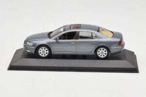 Volkswagen Phaeton Light Blue Metallic Minichamps 1:43 VW002 Pressofusione