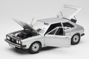Volkswagen Scirocco GT Mk1 Silver Metallic Revell 1:18 08833 Pressofusione — immagine 2 di 8