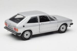 Volkswagen Scirocco GT Mk1 Silver Metallic Revell 1:18 08833 Pressofusione — immagine 3 di 8