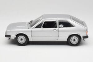 Volkswagen Scirocco GT Mk1 Silver Metallic Revell 1:18 08833 Pressofusione — immagine 4 di 8