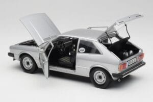 Volkswagen Scirocco GT Mk1 Silver Metallic Revell 1:18 08833 Pressofusione — immagine 5 di 8