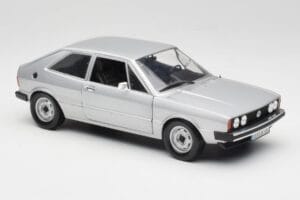Volkswagen Scirocco GT Mk1 Silver Metallic Revell 1:18 08833 Pressofusione — immagine 6 di 8