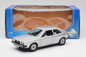 Volkswagen Scirocco GT Mk1 Silver Metallic Revell 1:18 08833 Pressofusione — immagine 8 di 8