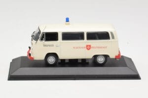 Volkswagen T2 Ambulance Malteser Hilfsdienst Minichamps 1:43 400053092 Pressofusione