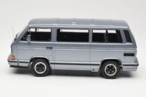 Volkswagen T3 Porsche B32 Minibus Blu KK-Scale 1:18 KKDC180221 Pressofusione — immagine 3 di 6