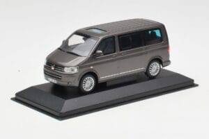 Volkswagen T5 Bus Bronze Metallic Minichamps 1:43 4039378412203 Pressofusione — immagine 2 di 4