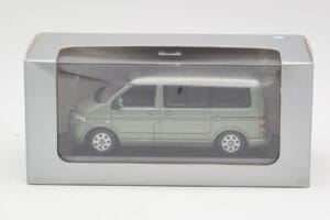 Volkswagen T5 Bus Fresco Green Minichamps 1:43 T5001-B Pressofusione — immagine 4 di 4