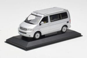 Volkswagen T5 California Argento Minichamps 1:43 7H8099300GPA7W Pressofusione — immagine 2 di 4