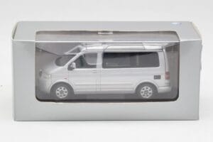 Volkswagen T5 California Argento Minichamps 1:43 7H8099300GPA7W Pressofusione — immagine 4 di 4