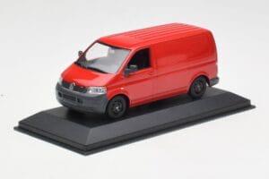 Volkswagen T5 Furgone di Consegna Rosso & Ruote Nere Minichamps 1:43 400052260-B Pressofusione — immagine 2 di 4