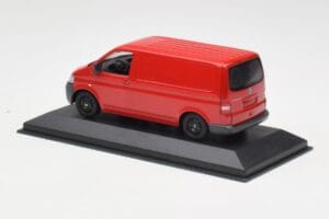 Volkswagen T5 Furgone di Consegna Rosso & Ruote Nere Minichamps 1:43 400052260-B Pressofusione — immagine 3 di 4