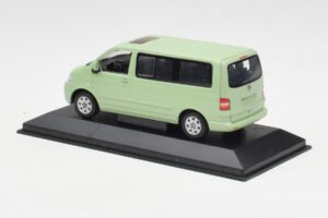 Volkswagen T5 Multivan California Verde Lime Dealer Minichamps 1:43 400052201-D1 Pressofusione — immagine 3 di 4