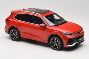Volkswagen Tiguan eTSI R-Line Persimmon Red Metallic Otto 1:18 OT489 Resina — immagine 4 di 6