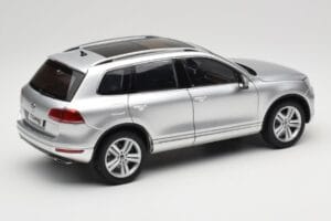 Volkswagen Touareg 7L Silver Metallic Kyosho 1:18 8821CS Pressofusione — immagine 3 di 8