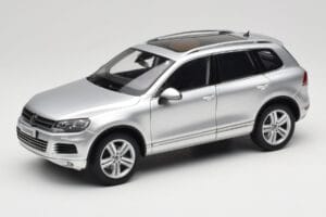 Volkswagen Touareg 7L Silver Metallic Kyosho 1:18 8821CS Pressofusione