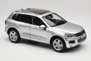 Volkswagen Touareg 7L Silver Metallic Kyosho 1:18 8821CS Pressofusione — immagine 6 di 8
