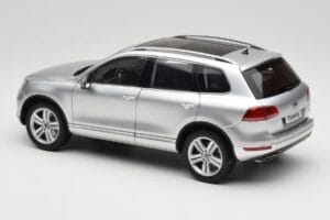 Volkswagen Touareg 7L Silver Metallic Kyosho 1:18 8821CS Pressofusione — immagine 7 di 8