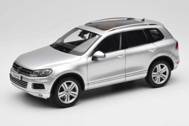 Volkswagen Touareg 7L Silver Metallic Kyosho 1:18 8821CS Pressofusione