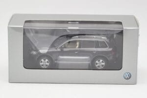 Volkswagen Touareg Grigio Minichamps 1:43 TOUAREG001 Pressofusione — immagine 4 di 4