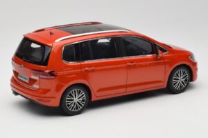 Volkswagen Touran 5T Arancione Paudi Model 1:18 ZVE000003ORA Pressofusione — immagine 3 di 8