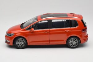 Volkswagen Touran 5T Arancione Paudi Model 1:18 ZVE000003ORA Pressofusione — immagine 4 di 8