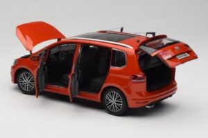 Volkswagen Touran 5T Arancione Paudi Model 1:18 ZVE000003ORA Pressofusione — immagine 5 di 8