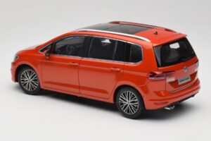 Volkswagen Touran 5T Arancione Paudi Model 1:18 ZVE000003ORA Pressofusione — immagine 7 di 8