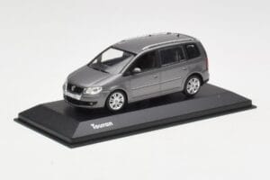 Volkswagen Touran Sport Platinum Grey Minichamps 1:43 TOURAN003 Pressofusione — immagine 2 di 4