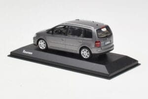 Volkswagen Touran Sport Platinum Grey Minichamps 1:43 TOURAN003 Pressofusione — immagine 3 di 4