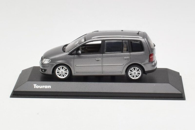 Volkswagen Touran Sport Platinum Grey Minichamps 1:43 TOURAN003 Pressofusione