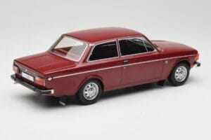 Volvo 142 Rosso Scuro MCG 1:18 MCG18443 Pressofusione — immagine 2 di 6