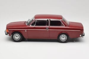 Volvo 142 Rosso Scuro MCG 1:18 MCG18443 Pressofusione — immagine 3 di 6