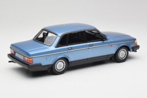 Volvo 240 GL Blu Metallizzato Minichamps 1:18 155171404 Pressofusione — immagine 2 di 6