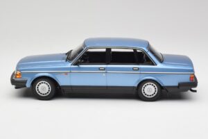 Volvo 240 GL Blu Metallizzato Minichamps 1:18 155171404 Pressofusione — immagine 3 di 6