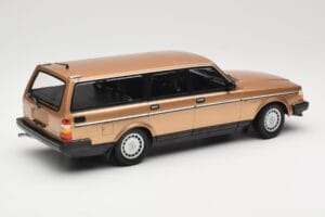 Volvo 240 GL Familiare Gold Metallic Minichamps 1:18 155171415 Pressofusione — immagine 2 di 6