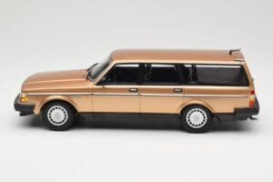 Volvo 240 GL Familiare Gold Metallic Minichamps 1:18 155171415 Pressofusione — immagine 3 di 6