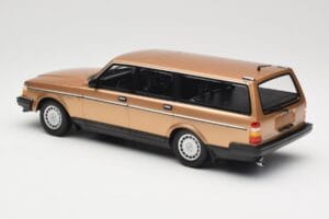 Volvo 240 GL Familiare Gold Metallic Minichamps 1:18 155171415 Pressofusione — immagine 5 di 6