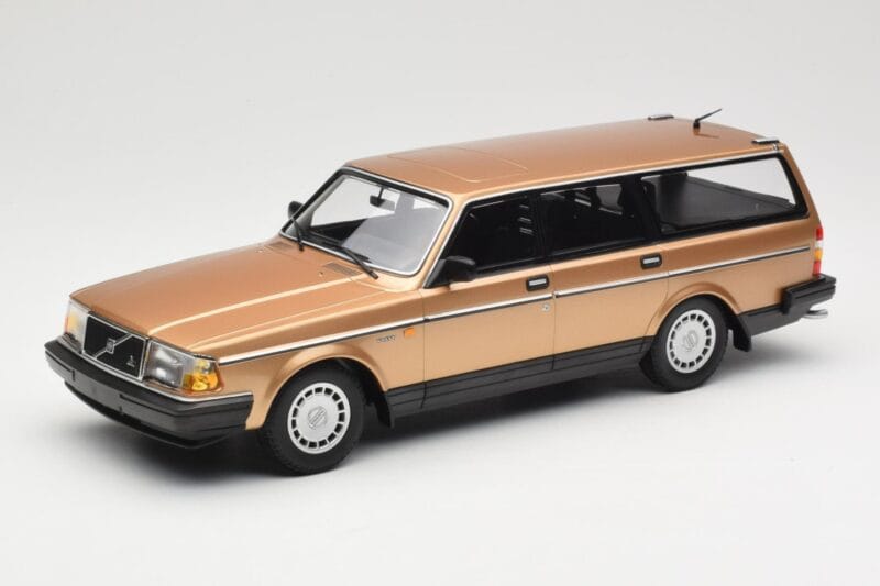 Volvo 240 GL Familiare Gold Metallic Minichamps 1:18 155171415 Pressofusione